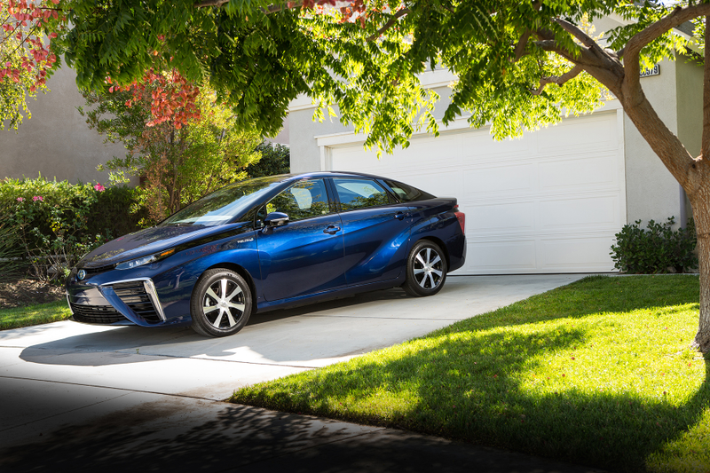 Illustration for article titled The Hydrogen Toyota Mirai Gets Three Years Of Free Fuel, Is Crazy Ugly